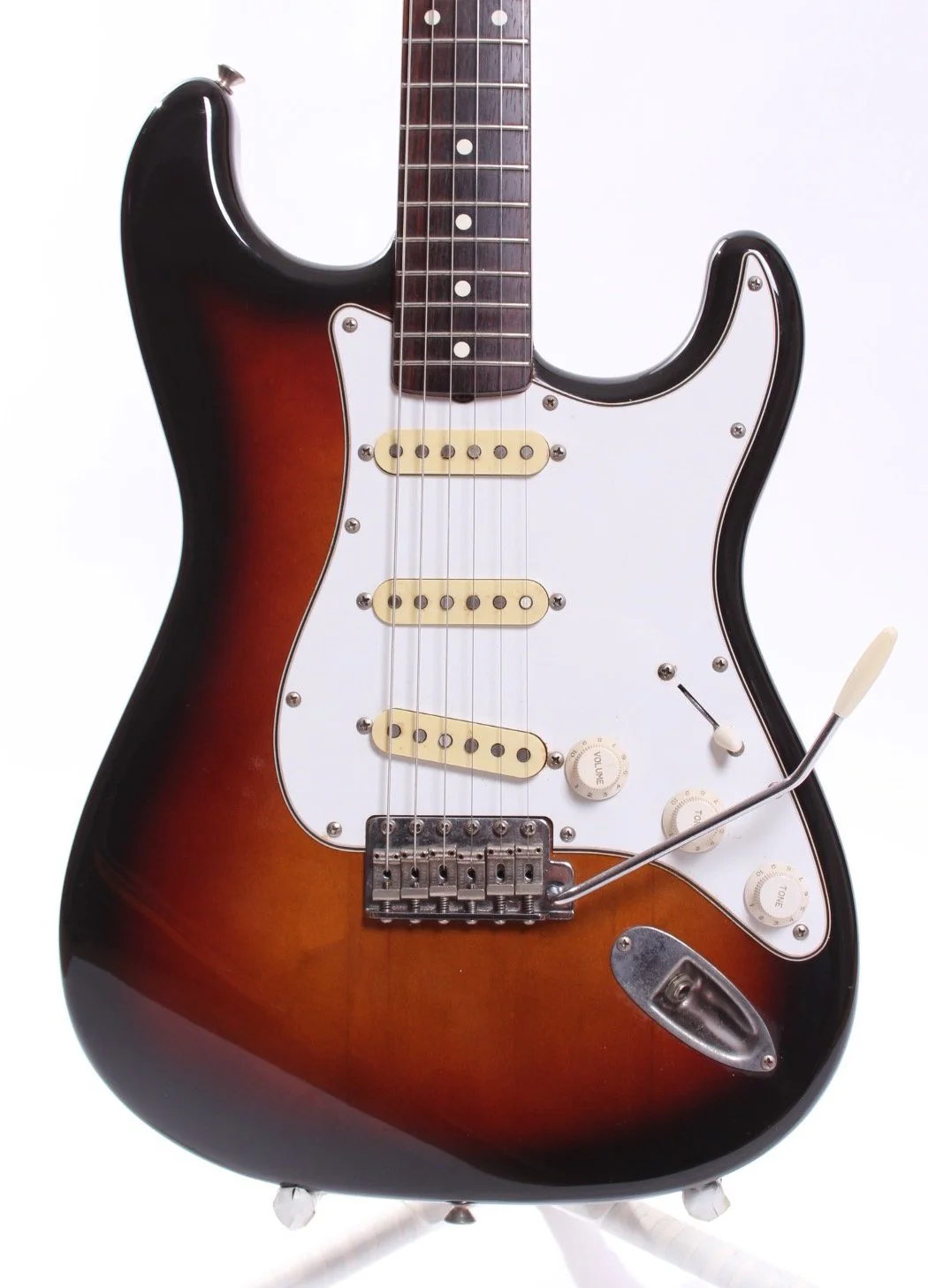 1983 SQUIER BY FENDER '62 REISSUE STRATOCASTER JV SERIES SUNBURST - Image 2