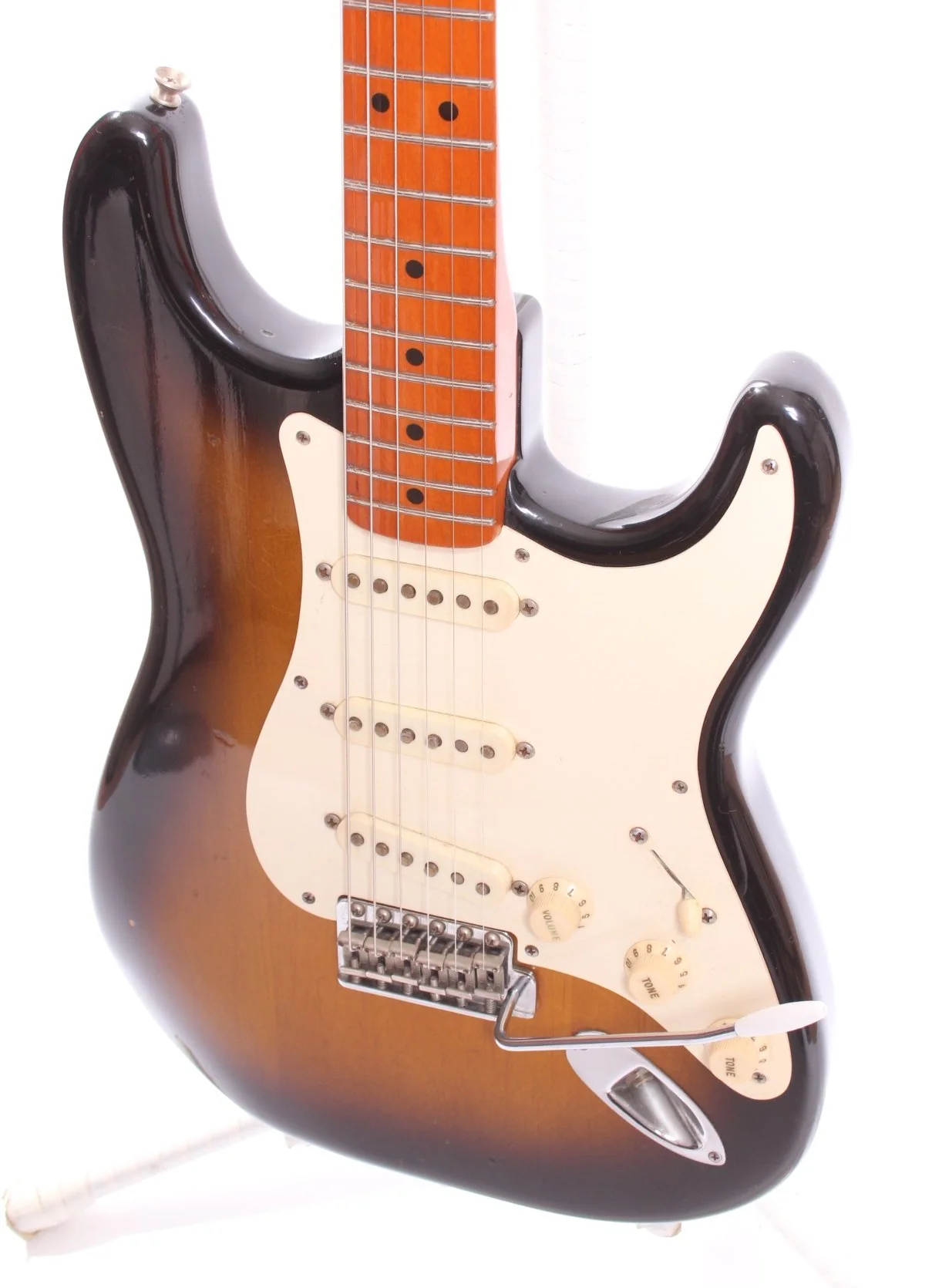 1984 Fender Stratocaster 57 Reissue sunburst - Image 3