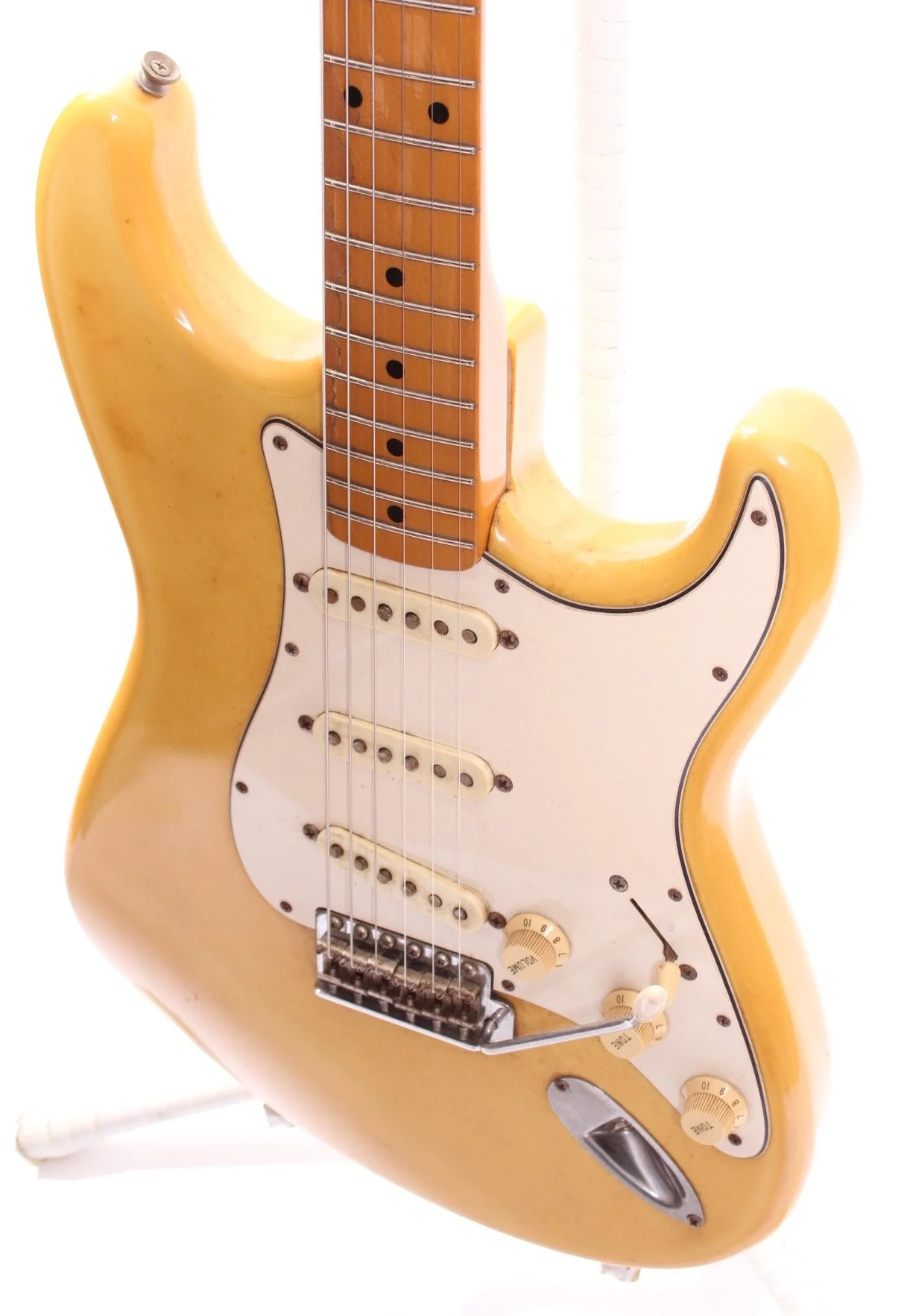1986 Fender Stratocaster 67 Reissue maple cap vintage white - Image 3