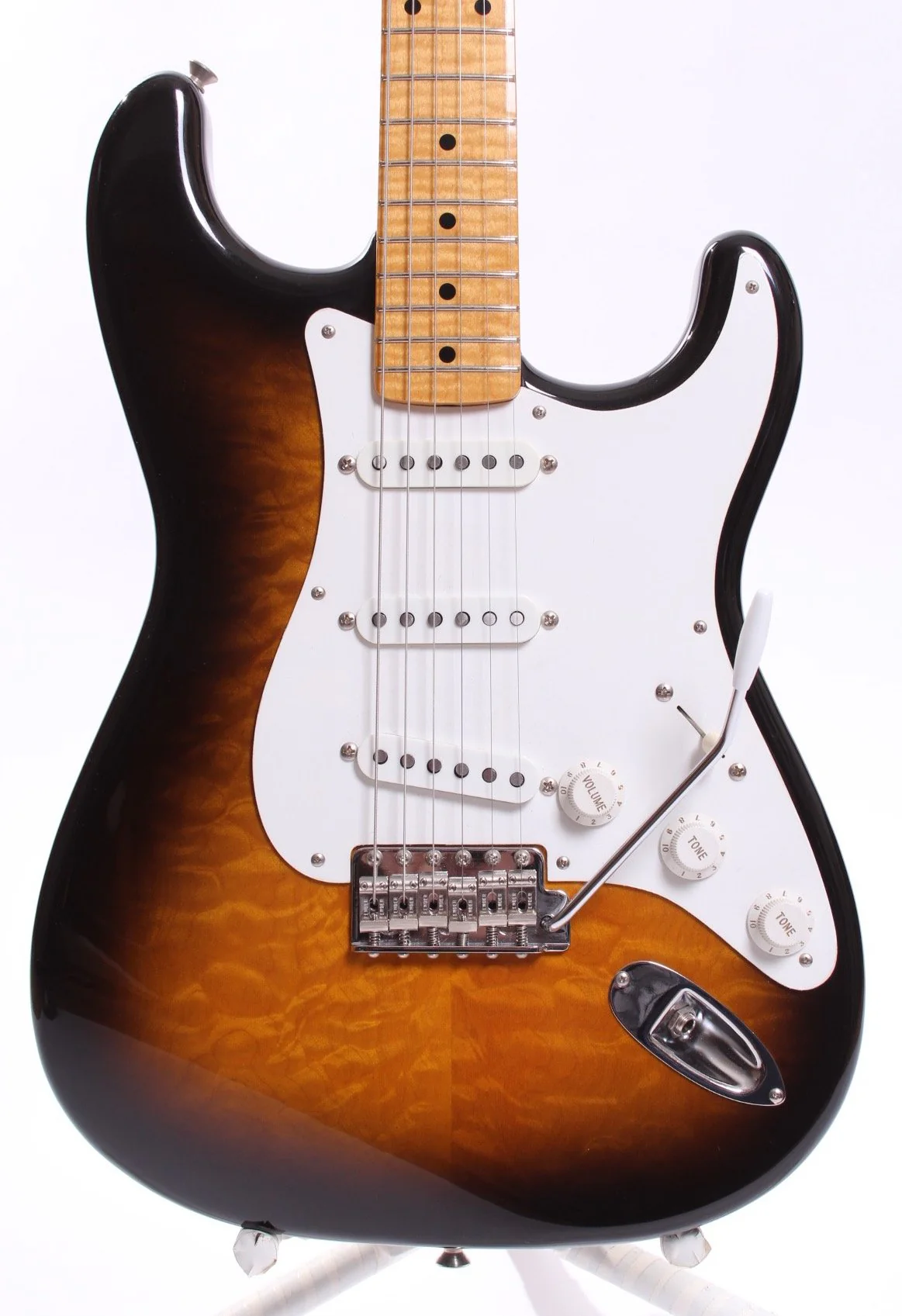 1987 Fender Stratocaster 54 Reissue solid quilt body sunburst NOS - Image 2