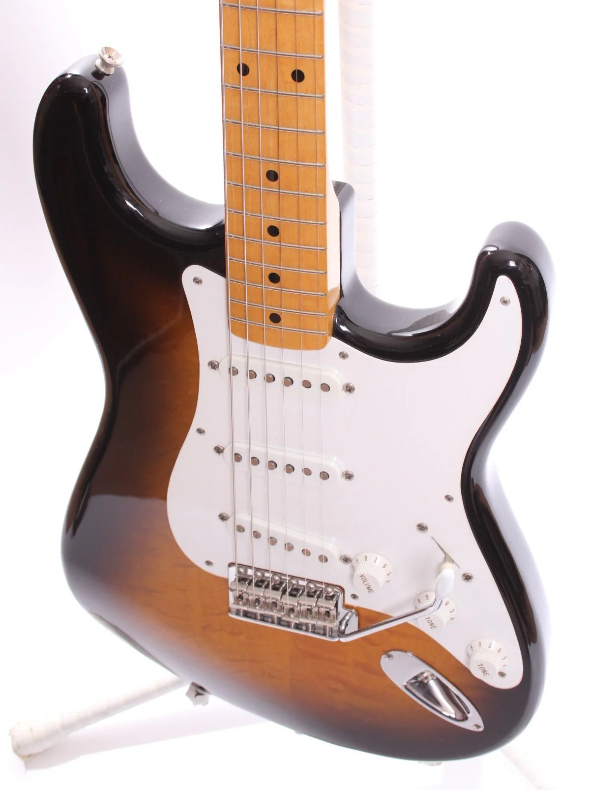 1987 Fender Stratocaster 54 Reissue solid quilt body sunburst NOS - Image 3