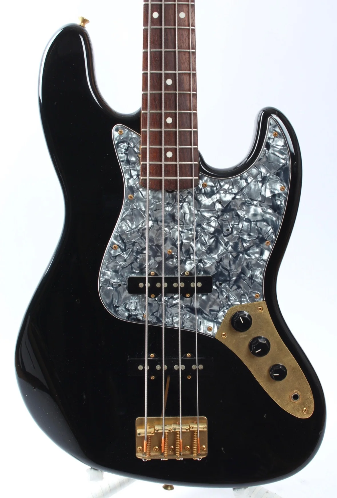 1998 Fender Jazz Bass 62 Reissue black matching headstock gold hardware - Image 2