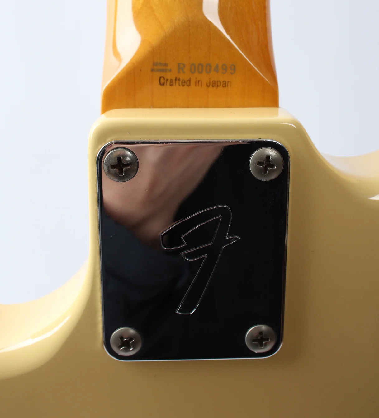 2004 Fender Mustang Bass yellow white - Image 11