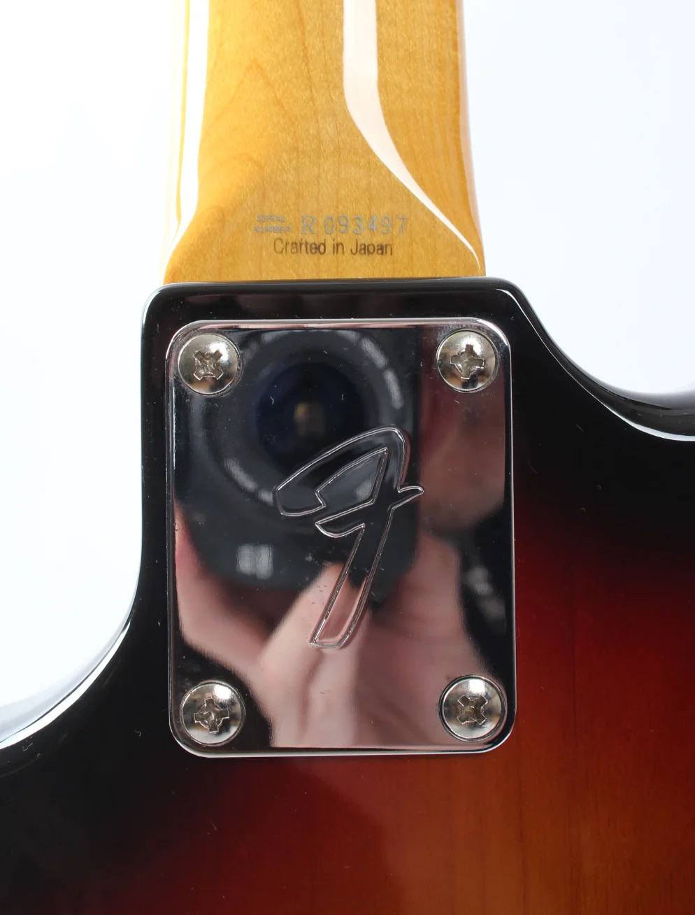 2005 Fender Mustang Bass sunburst - Image 11