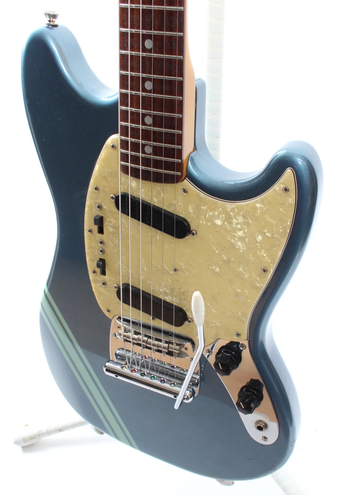 2006 Fender Mustang 69 Reissue competition burgundy - Image 3