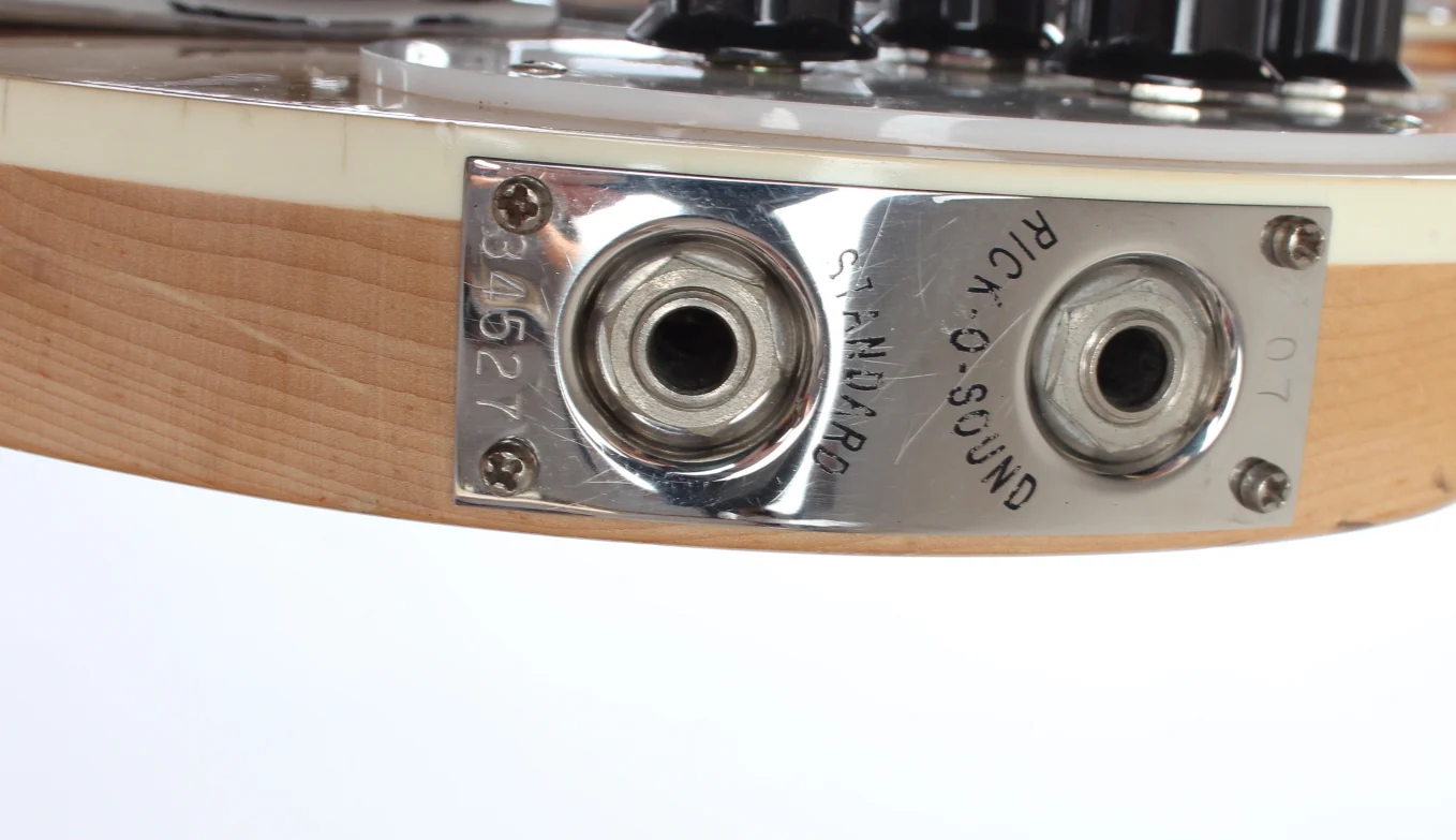 2007 Rickenbacker 4003 mapleglo - Image 11