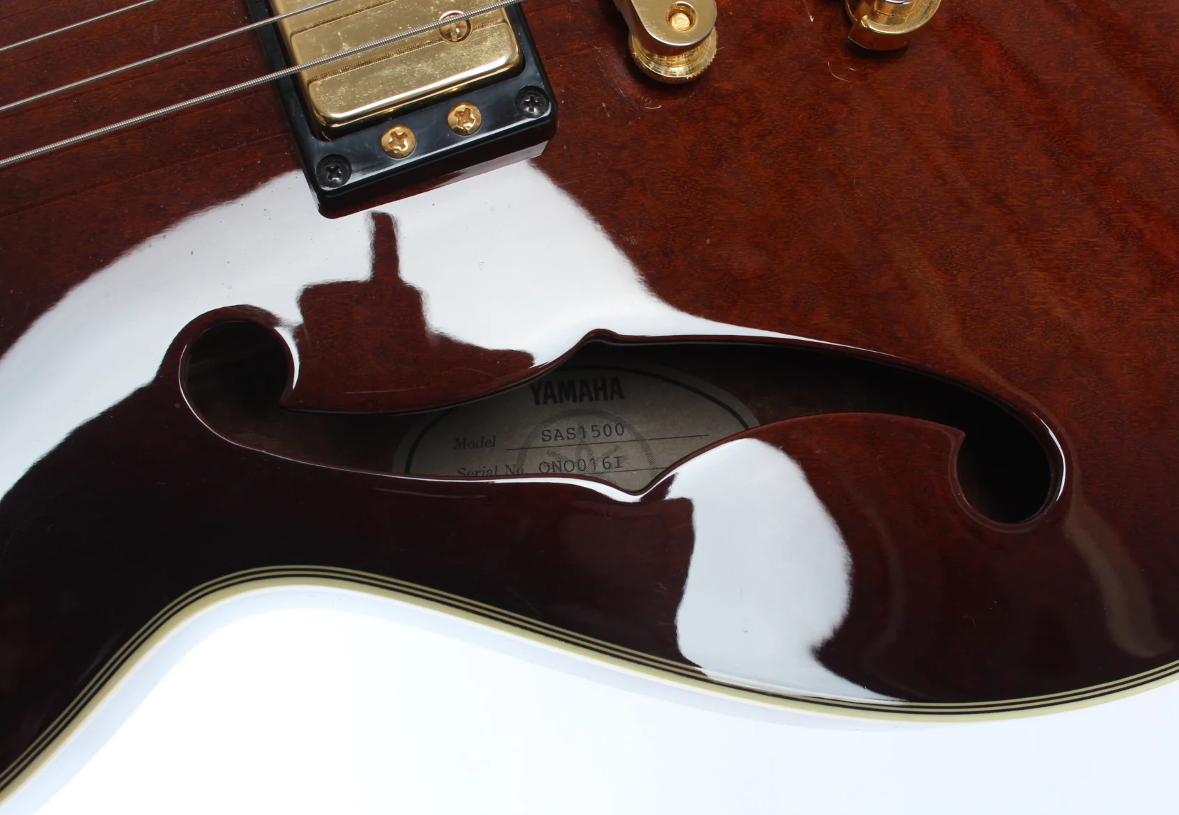 2007 Yamaha SAS1500 antique violin sunburst - Image 11