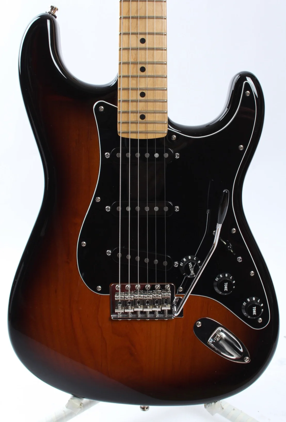 2013 Fender Stratocaster American Special two-tone sunburst - Image 2