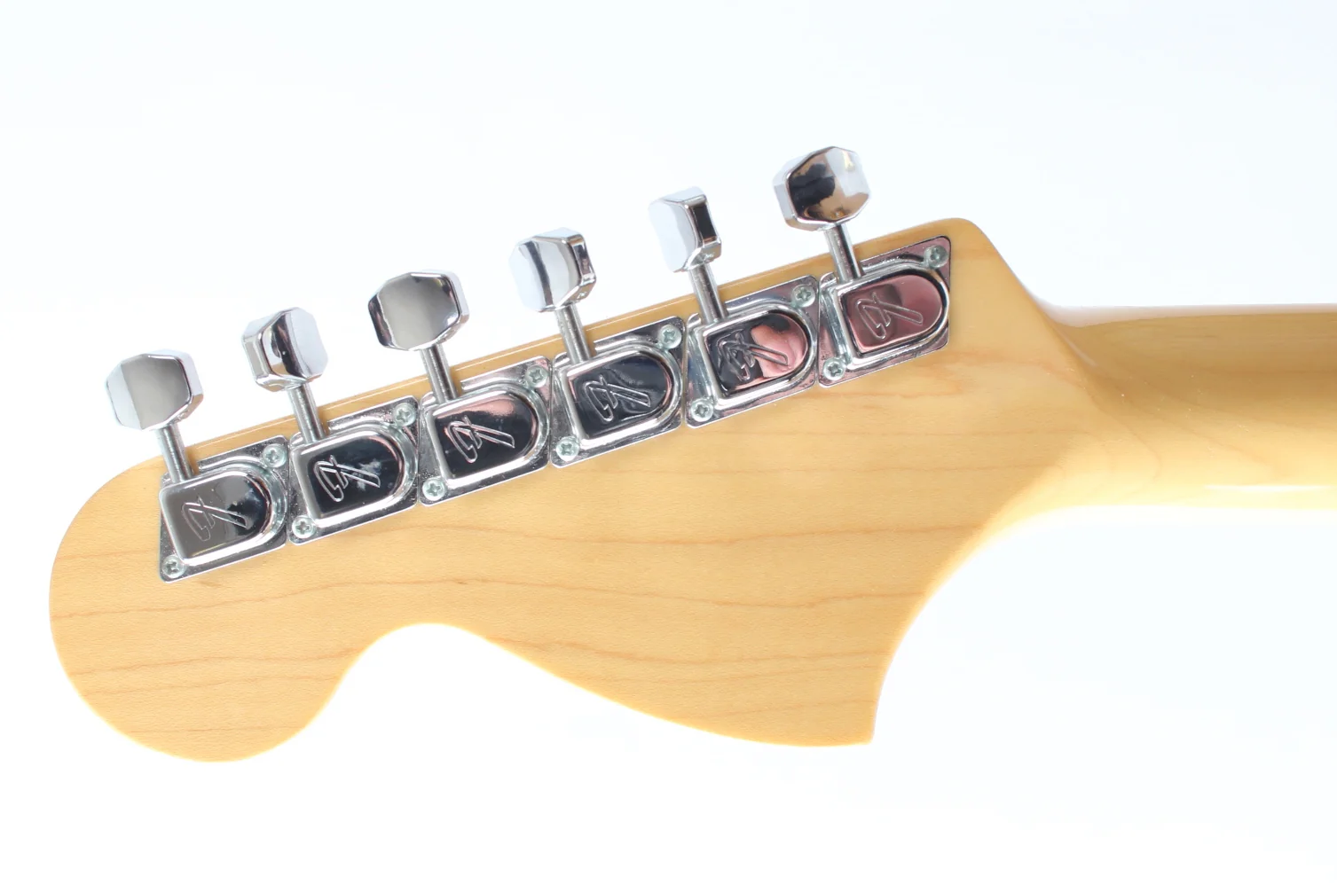 2015 Fender Stratocaster 68 Reissue w/upgrades vintage white - Image 10