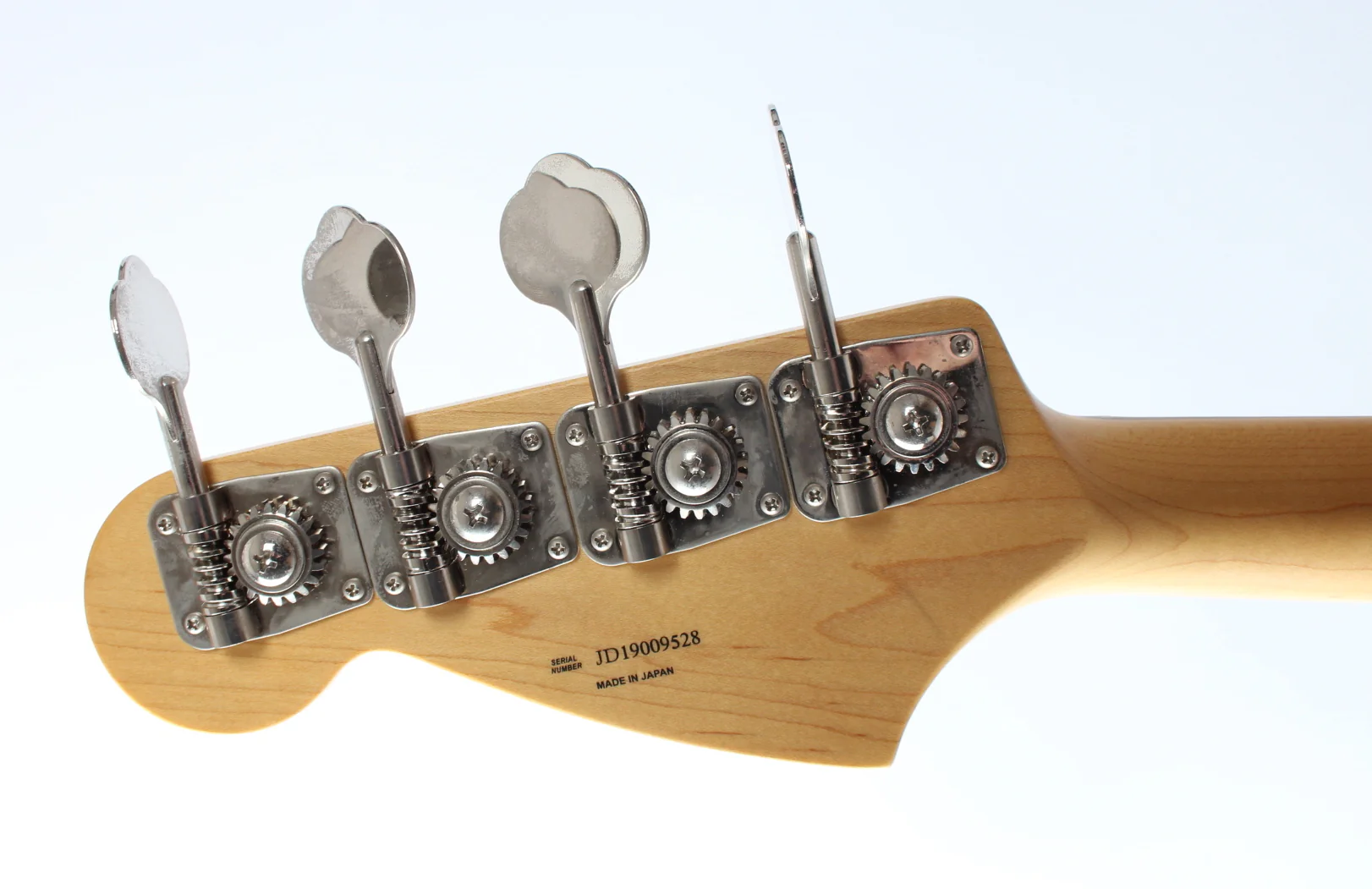 2019 Fender Mustang Bass Hybrid PJ vintage white - Image 10